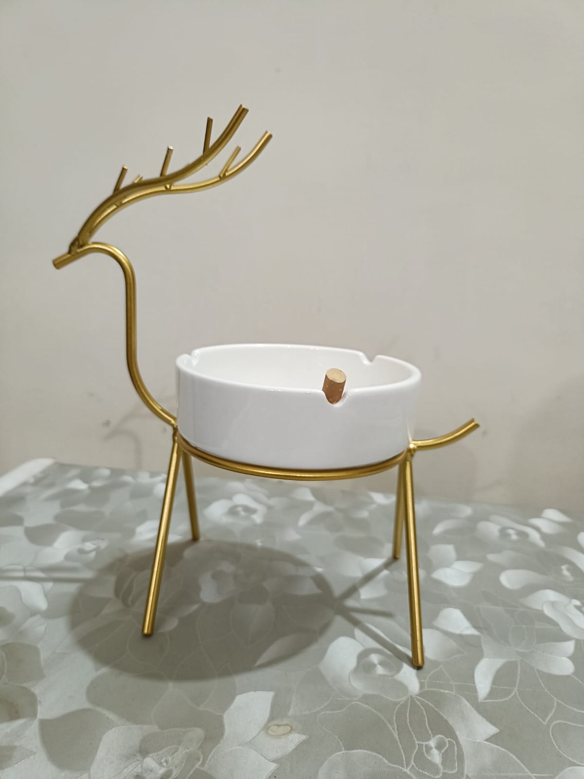 Elegant Deer-Themed Ceramic Ashtray