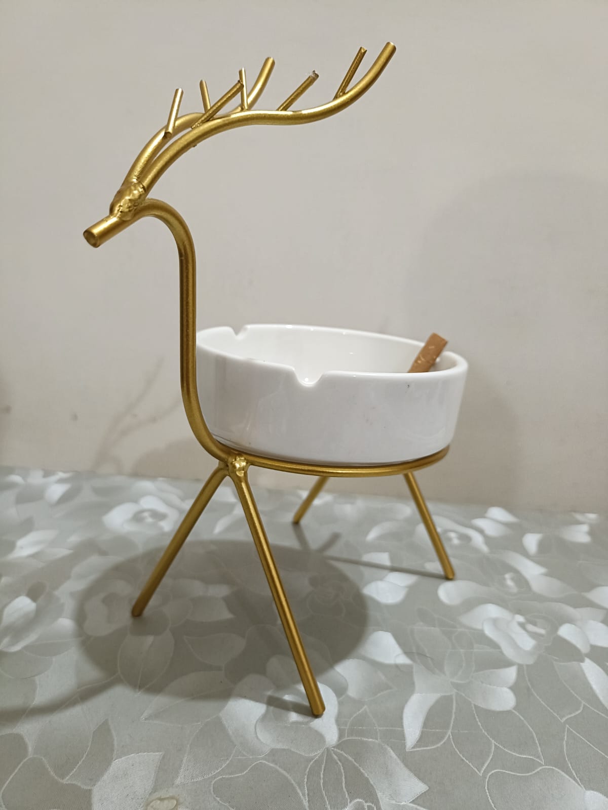 Elegant Deer-Themed Ceramic Ashtray